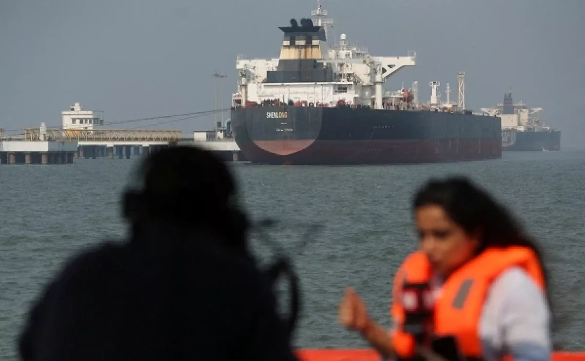 India restarts Iran oil imports, ending seven-year freeze