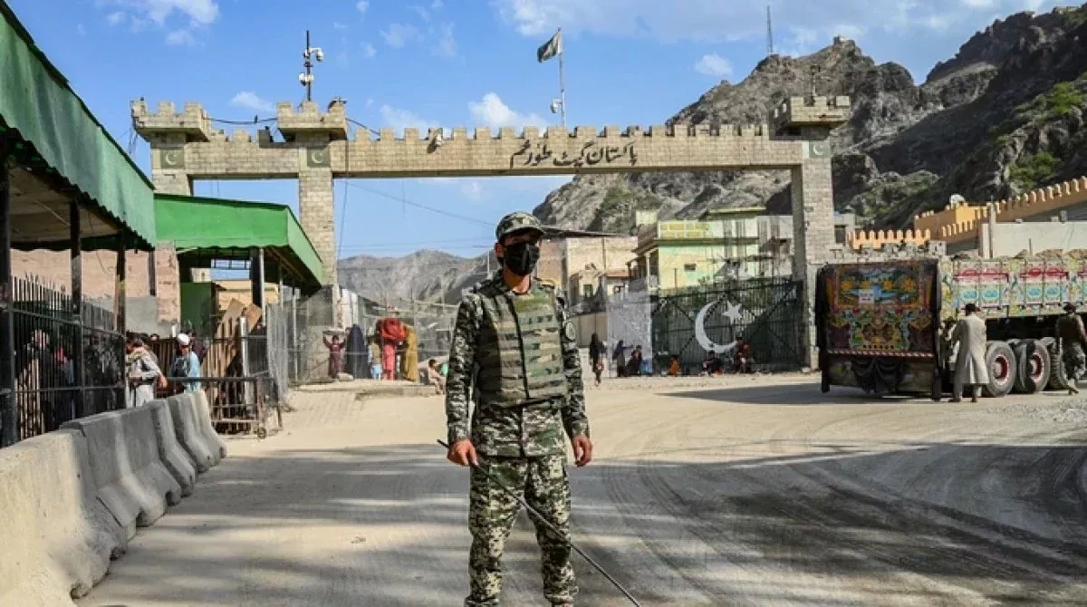 Pakistan confirms 415 Afghan soldiers killed amid border clashes