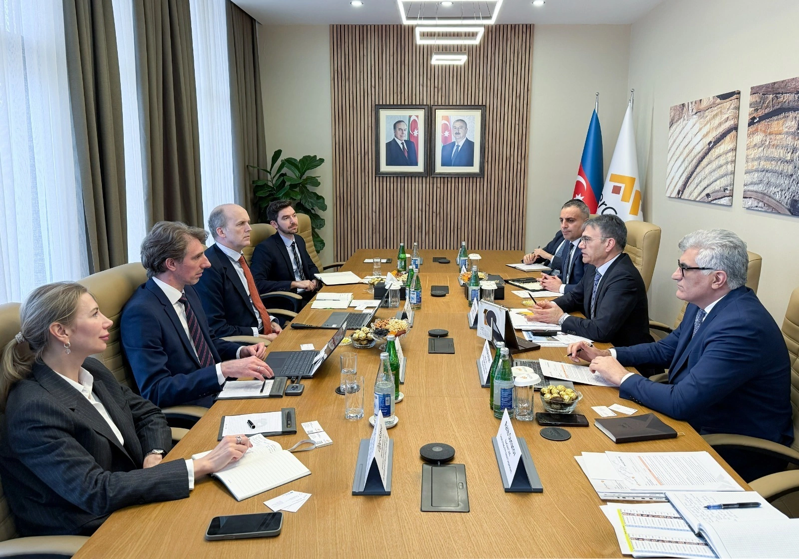 Zakir Ibrahimov meets with Vice President of Wood Mackenzie