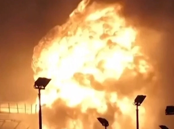 Iranian missiles ignite massive blaze at Bahrain fuel depot (VIDEO)