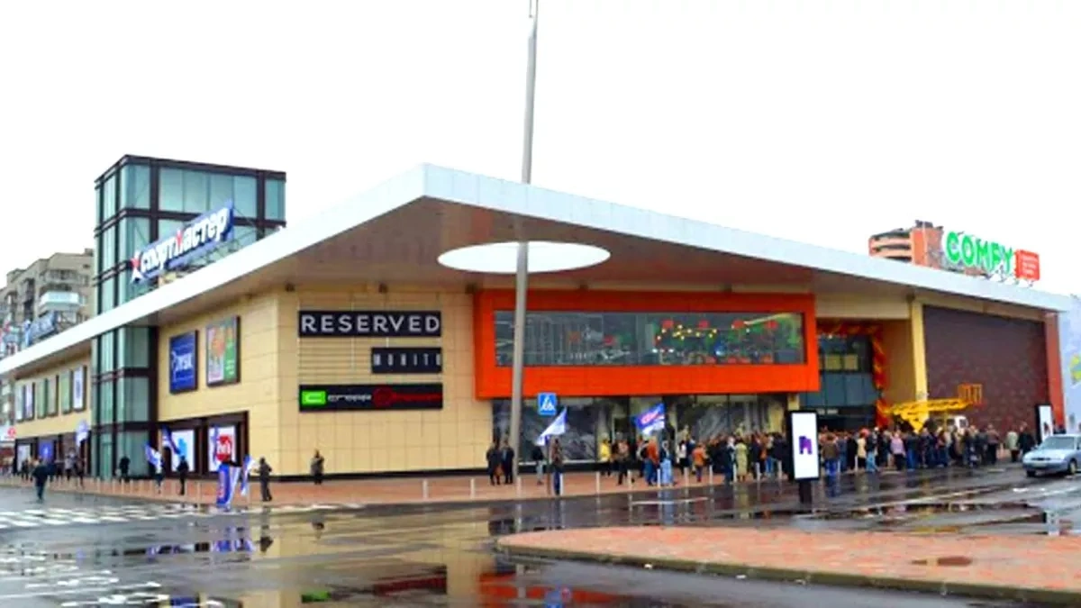 Russian forces strike shopping centre in Sumy, Ukraine