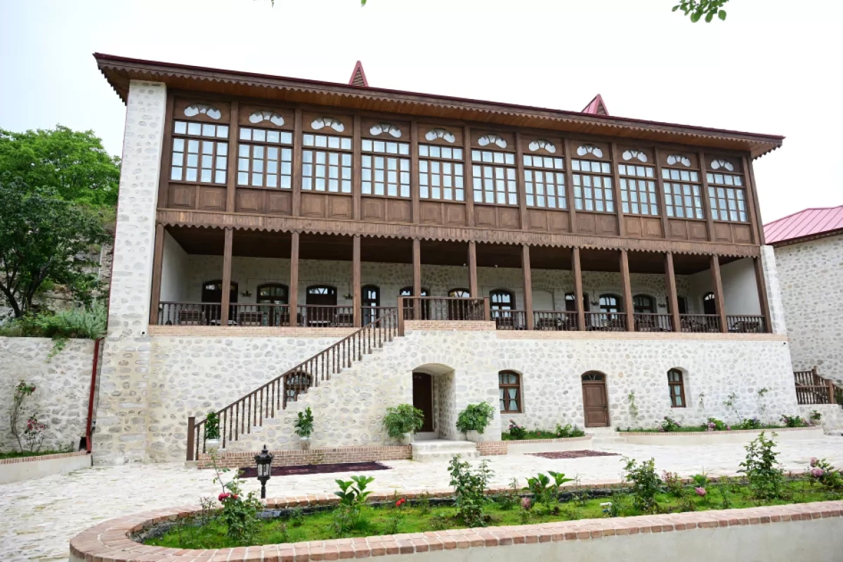 President Aliyev reviews restored buildings of “Yasaman” Hotel in Shusha PHOTO