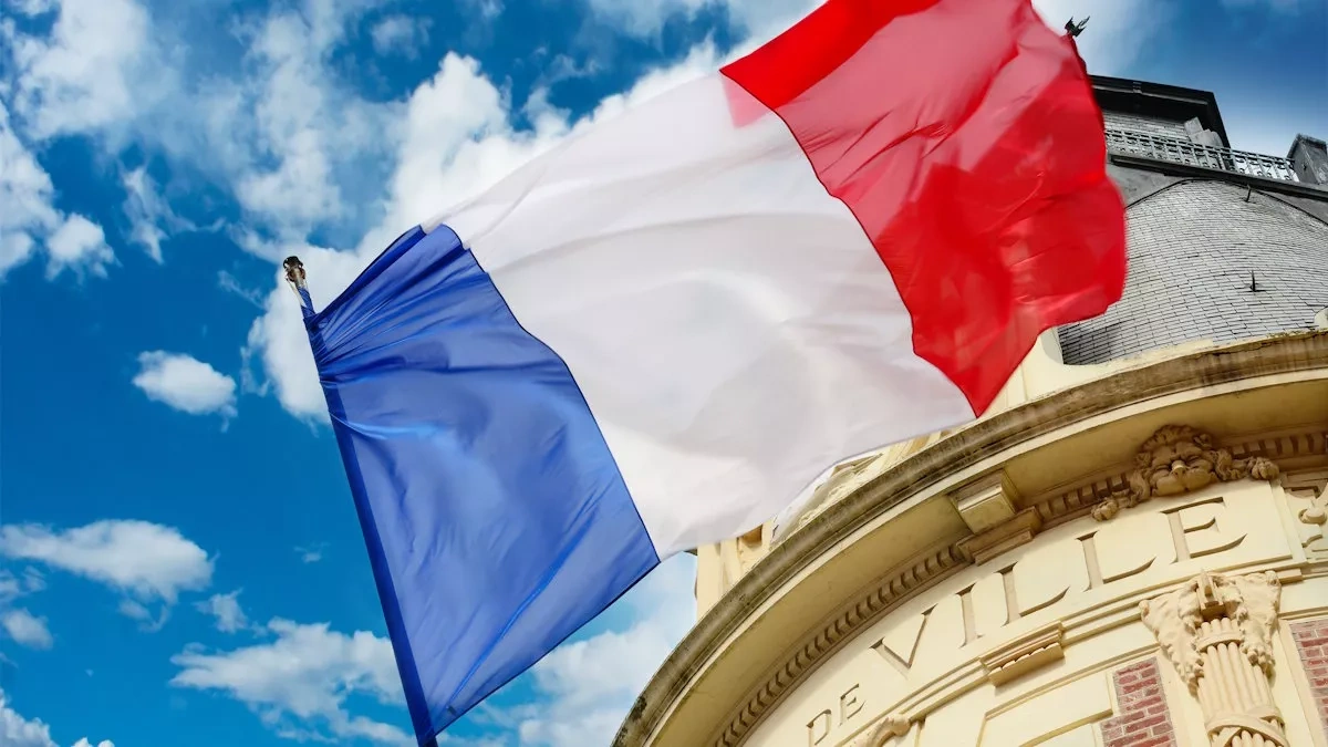 France expels two Iranian diplomats in diplomatic tit-for-tat