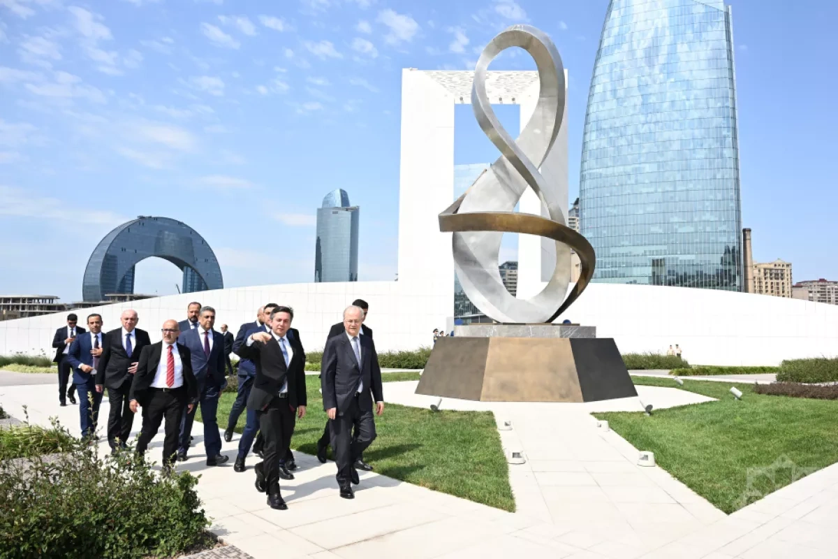 Palestinian PM pays tribute to Azerbaijan’s national leader, martyrs during Baku visit PHOTO