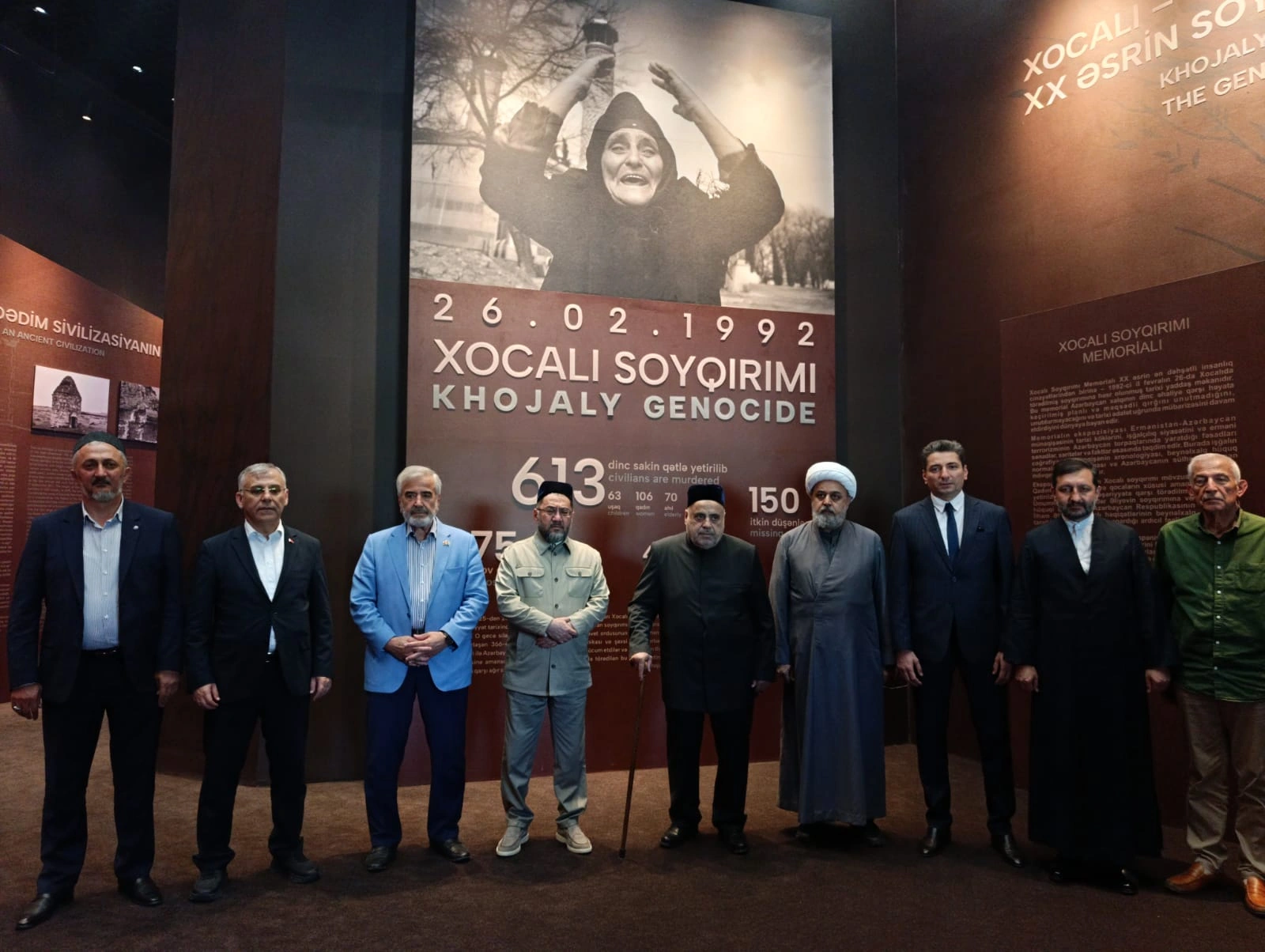 Participants of int'l conference on Sheikh Bakuvi visit Khojaly genocide complex (PHOTO)