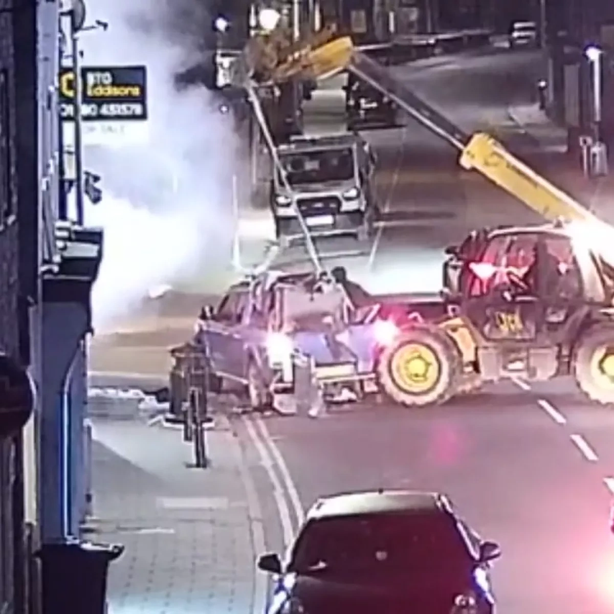 Thieves use telehandler to rip cash machine from UK Bank building PHOTO/VIDEO