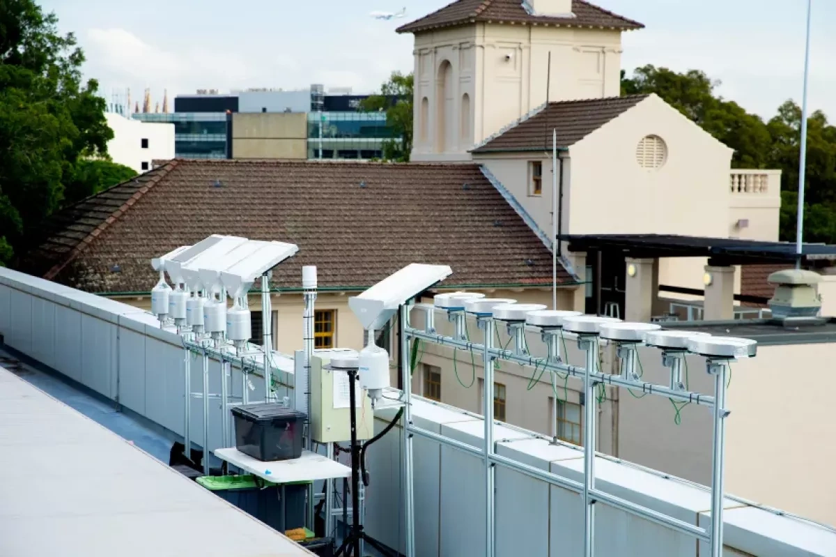 Scientists create rooftop paint that cools cities and harvests water PHOTO