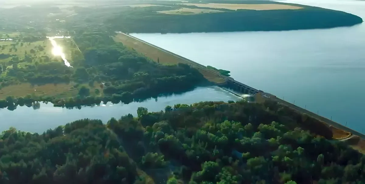 Russia strikes key dam in Ukraine’s Kharkiv region VIDEO
