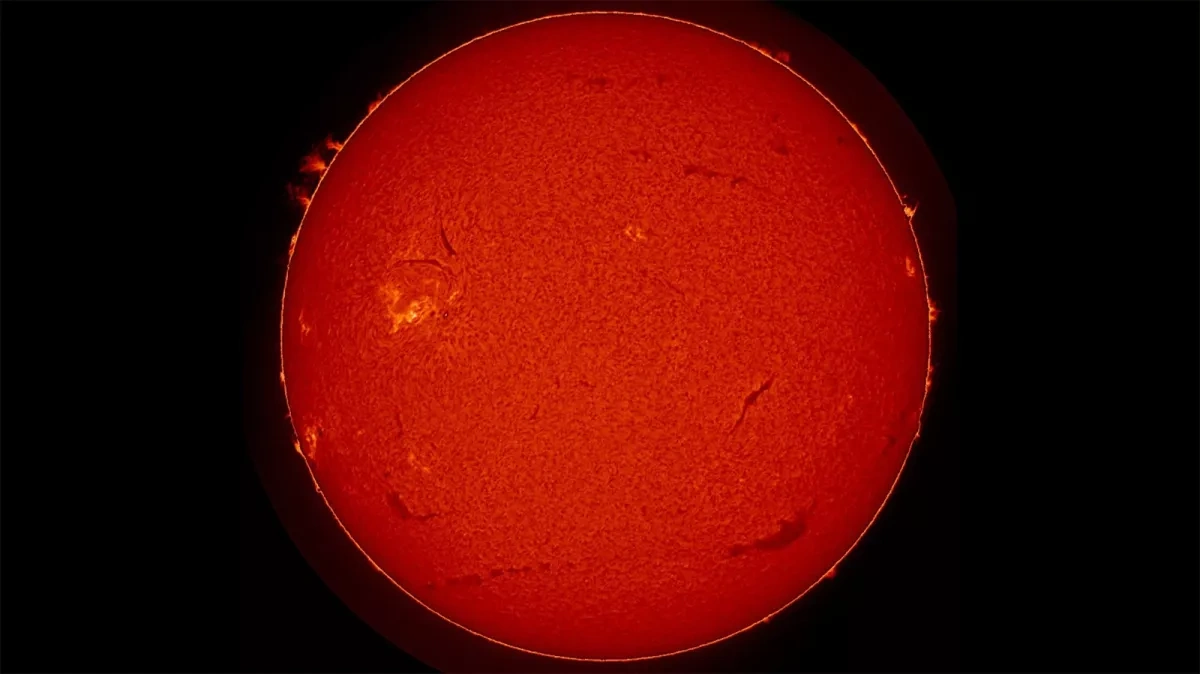 Powerful geomagnetic storm hits Earth