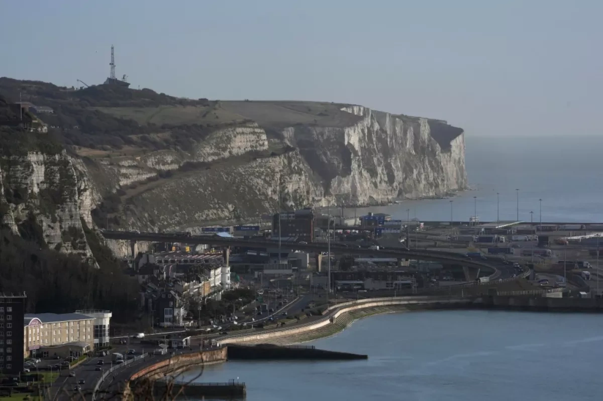 Masked protesters shut access to Britain’s Dover ferry port PHOTO