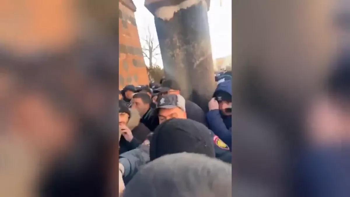 Political standoff at Armenian church sees clergy barred from entering video
