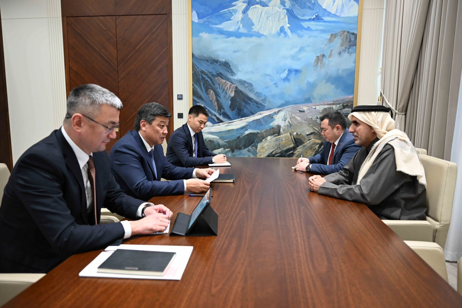 Kyrgyzstan and Qatar discuss key areas of bilateral cooperation