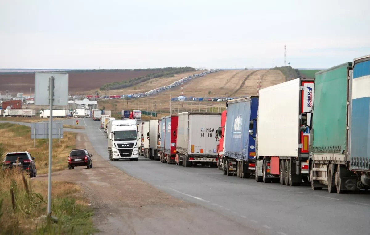 Flooding forces closure of key Russia-Kazakhstan border crossing