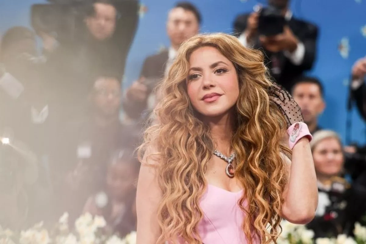 Shakira takes action to help Colombia recover from devastating quake