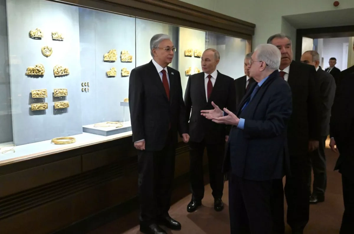 CIS leaders visit Hermitage Museum during summit in St Petersburg PHOTO