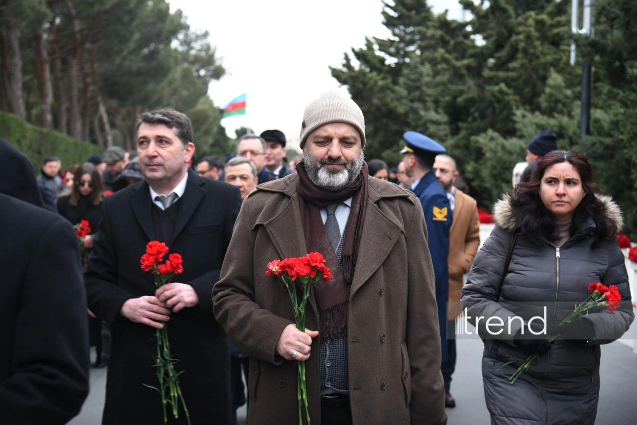 Foreign ambassadors pay tribute to martyrs in Azerbaijan's Baku (PHOTO)