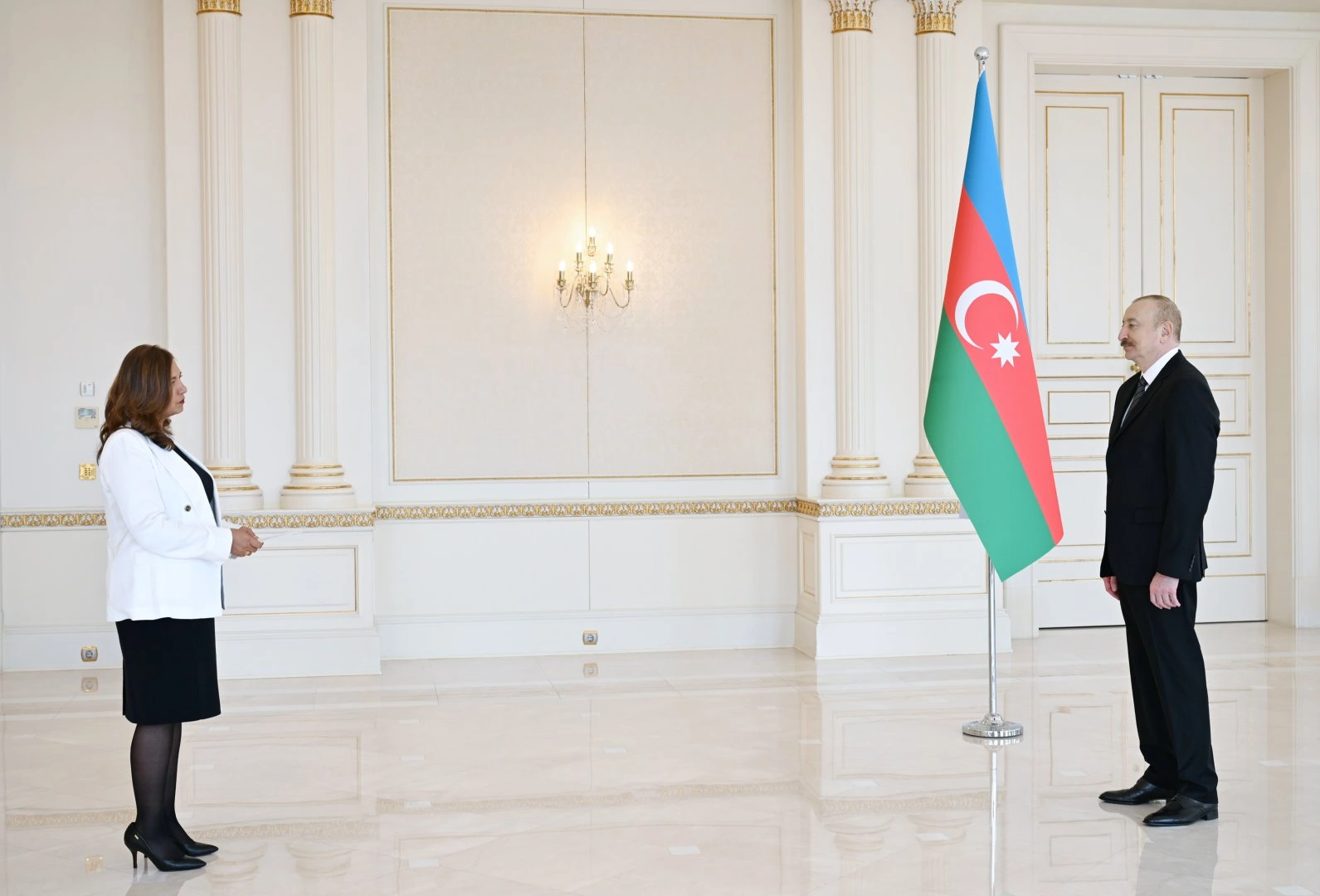 President Ilham Aliyev receives newly appointed ambassador of Colombia to Azerbaijan (PHOTO)