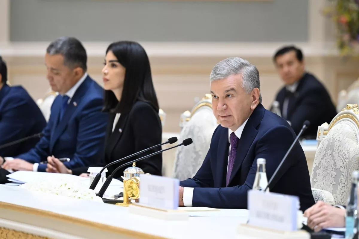 Uzbek leader holds high-level talks with US business leaders in Tashkent PHOTO