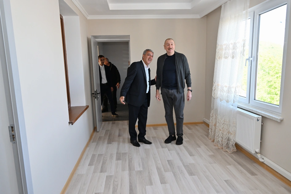 President Ilham Aliyev inspects reconstruction progress in Boyuk Galaderesi village of Shusha district, meets with residents (PHOTO)
