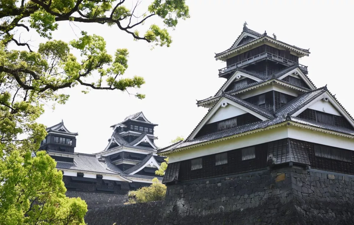 Japan issues tsunami warning as 7.1 quake hits Kyushu Damage feared at historic Kumamoto Castle