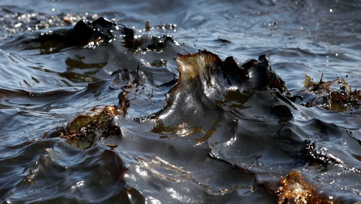 Oil-containing fluid surfaces at Uzbekistan oil field