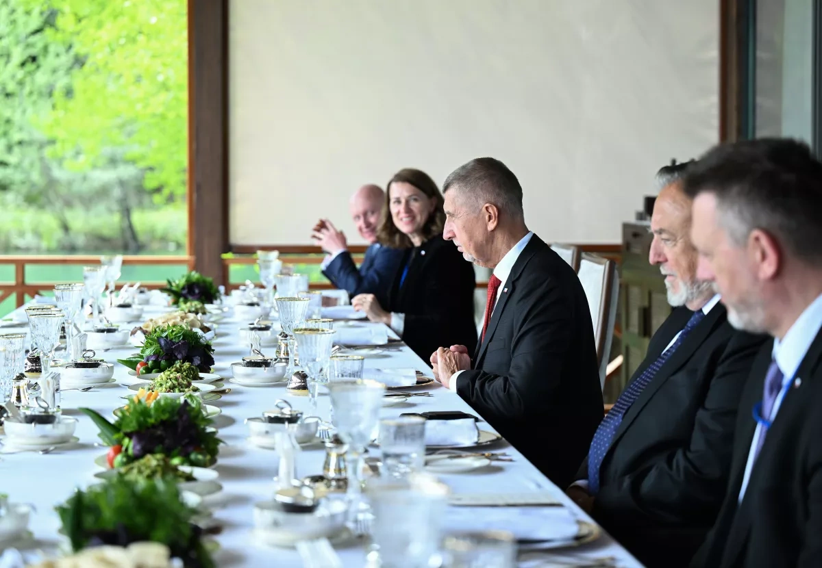 Azerbaijan hosts luncheon in honour of visiting Czech prime minister PHOTO