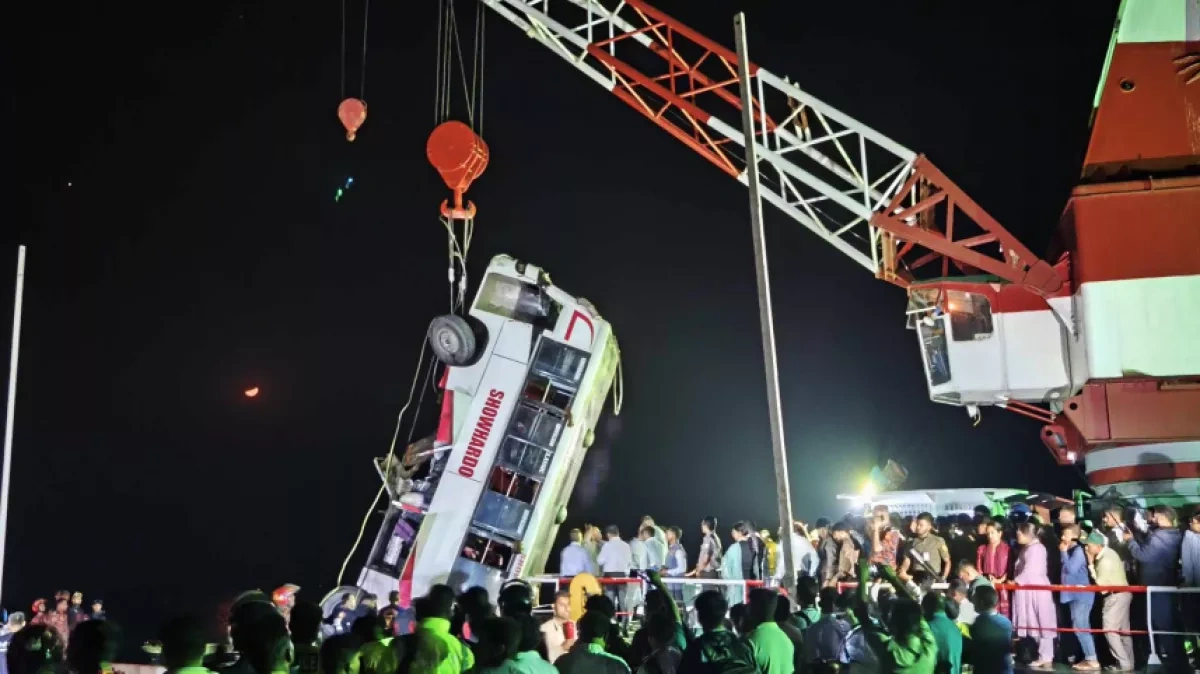 Bus plunges into river in Bangladesh, dozens feared dead