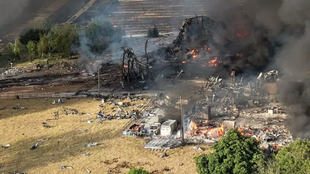 Fertiliser blast triggers major fire in southeast England, prompting evacuations PHOTO/VIDEO