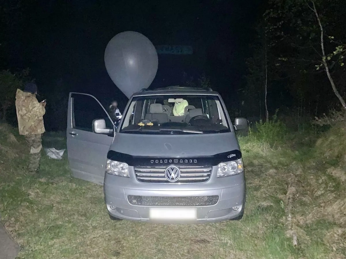 Kaliningrad smugglers caught using weather balloons to send cigarettes to Lithuania VIDEO