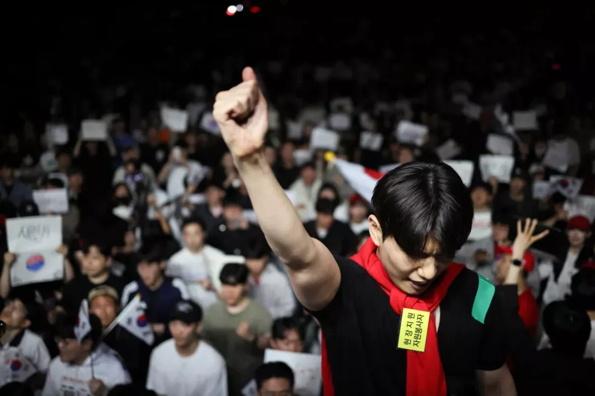 Thousands protest in Seoul over ballot shortages, demand new vote
