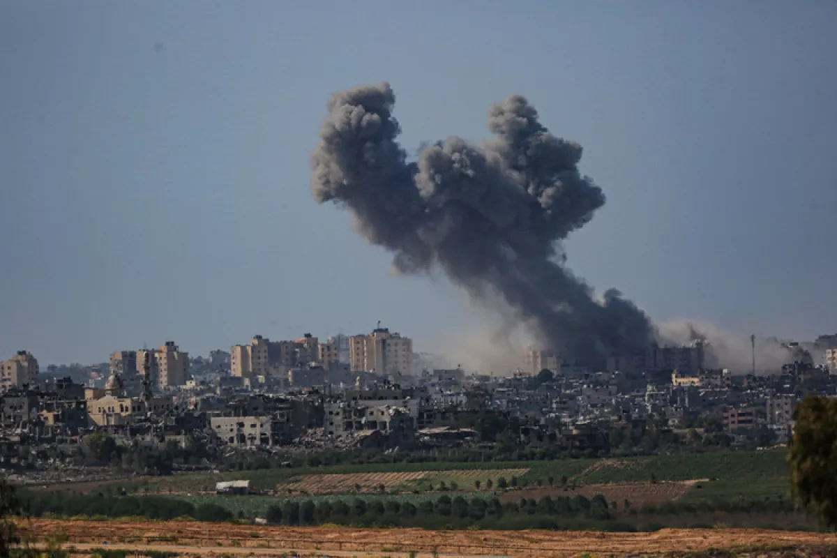 Explosion rocks Tel Aviv after Iranian missile salvo