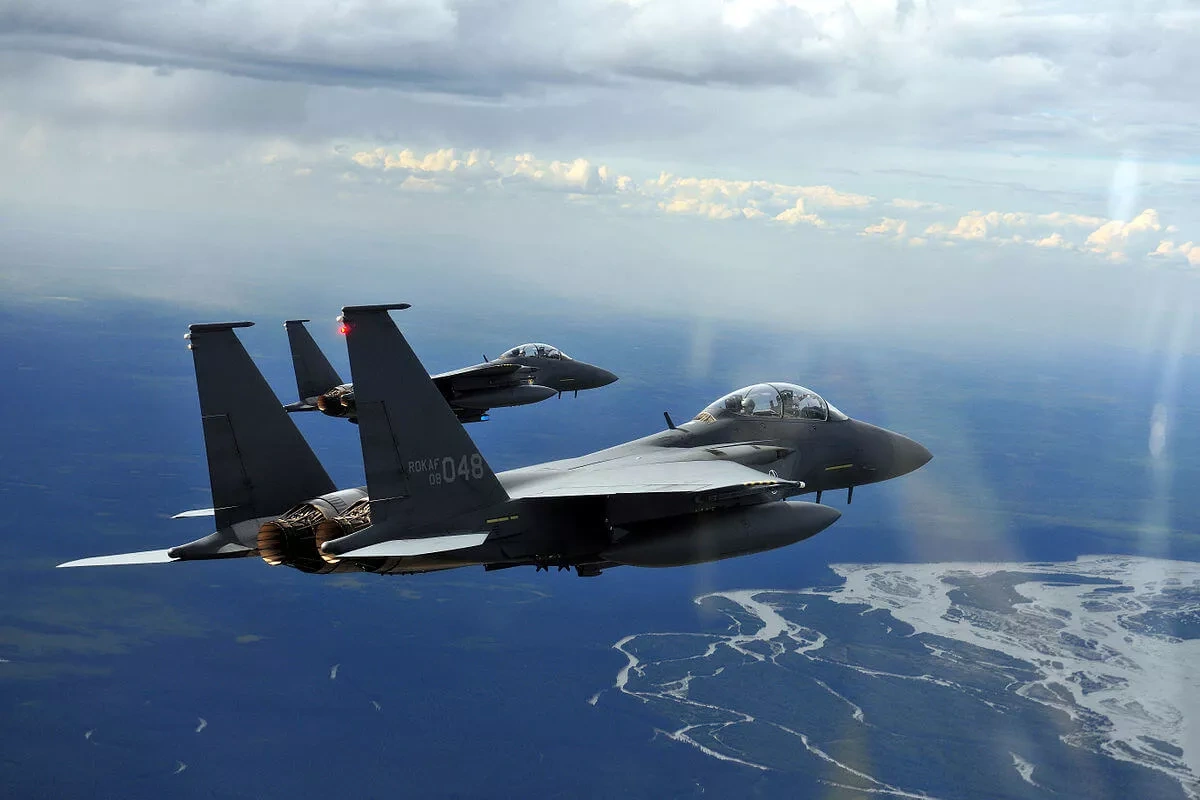 South Korea issues apology over selfie-linked fighter jet collision