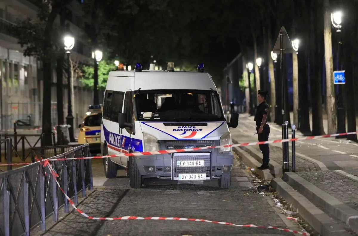 Three women stabbed in Paris knife attack, two critically injured VIDEO