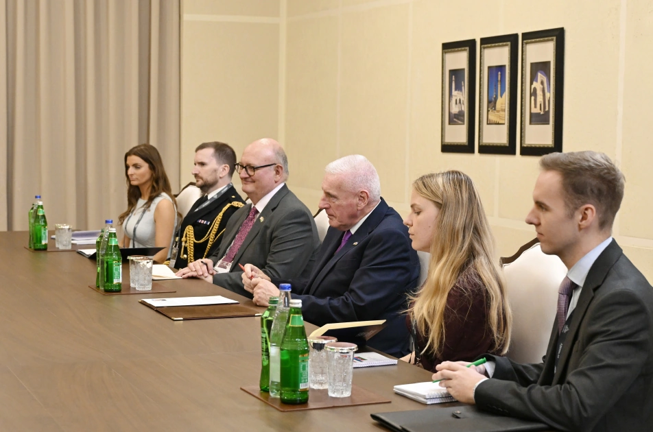 President Ilham Aliyev receives UK Minister of State for Defense (PHOTO)