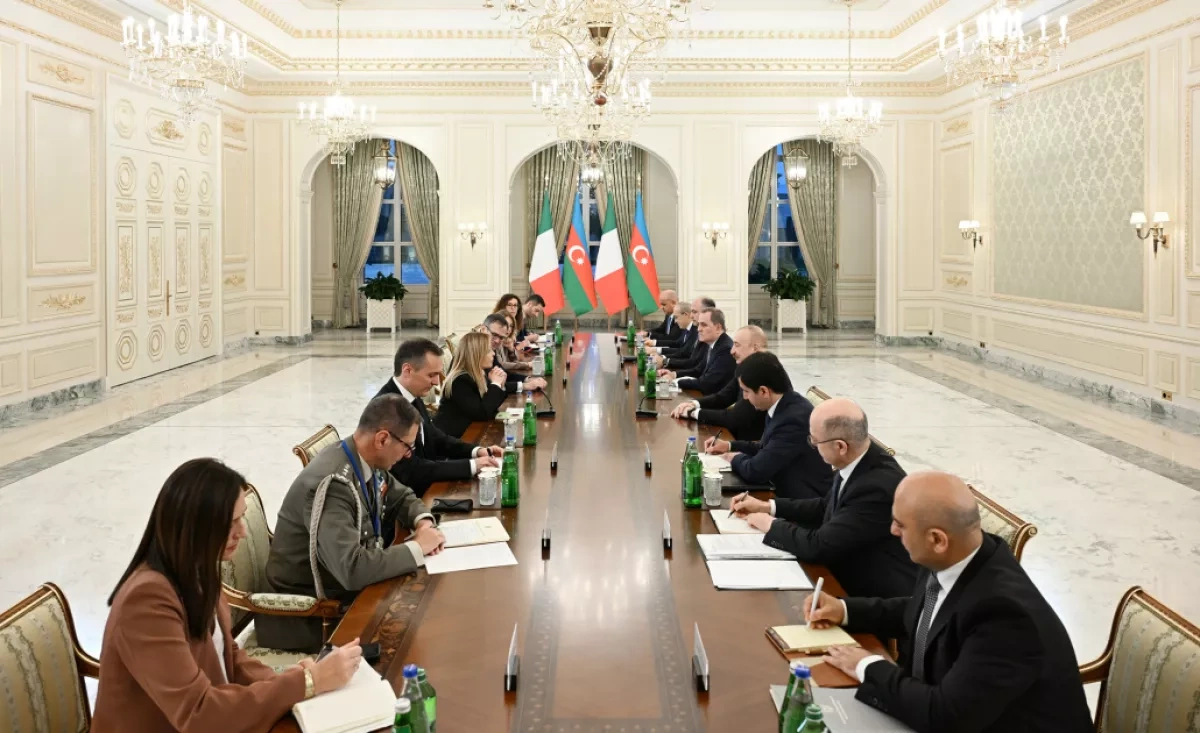 President Aliyev holds expanded meeting with Italian PM in Baku PHOTO