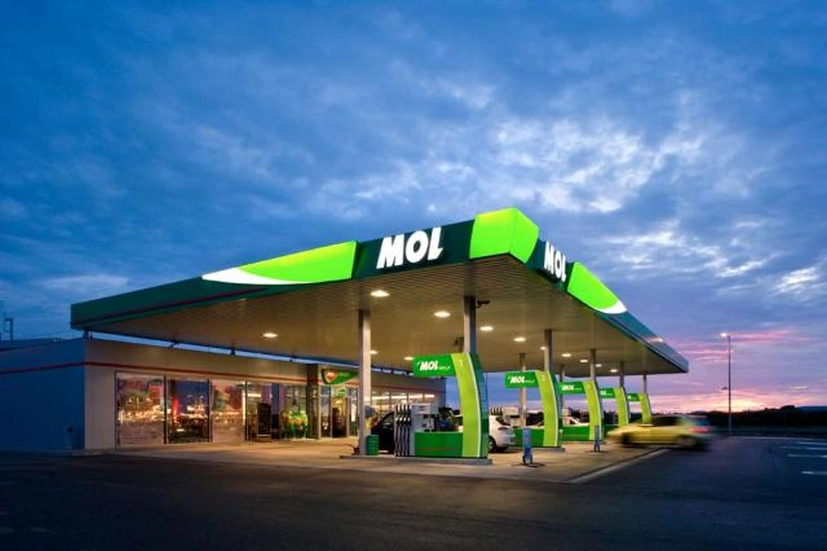 MOL commissions new solar park and battery storage facility in Hungary