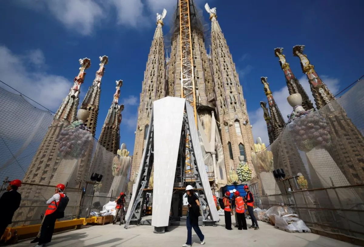 Sagrada Família reaches final height with Tower of Jesus Christ PHOTO