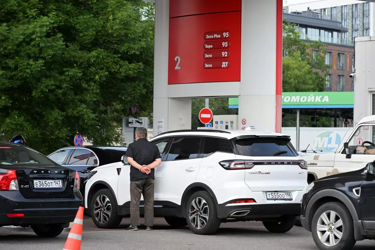 Fuel crisis persists in Russia's capital as gas stations reintroduce limits