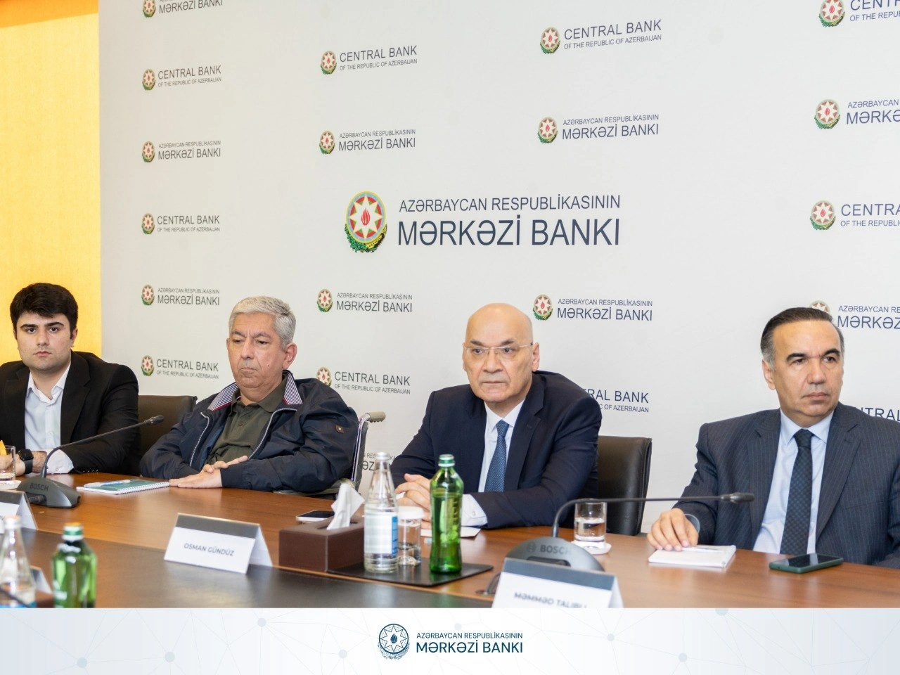 Azerbaijani Central Bank discusses macroeconomic situation with experts (PHOTO)