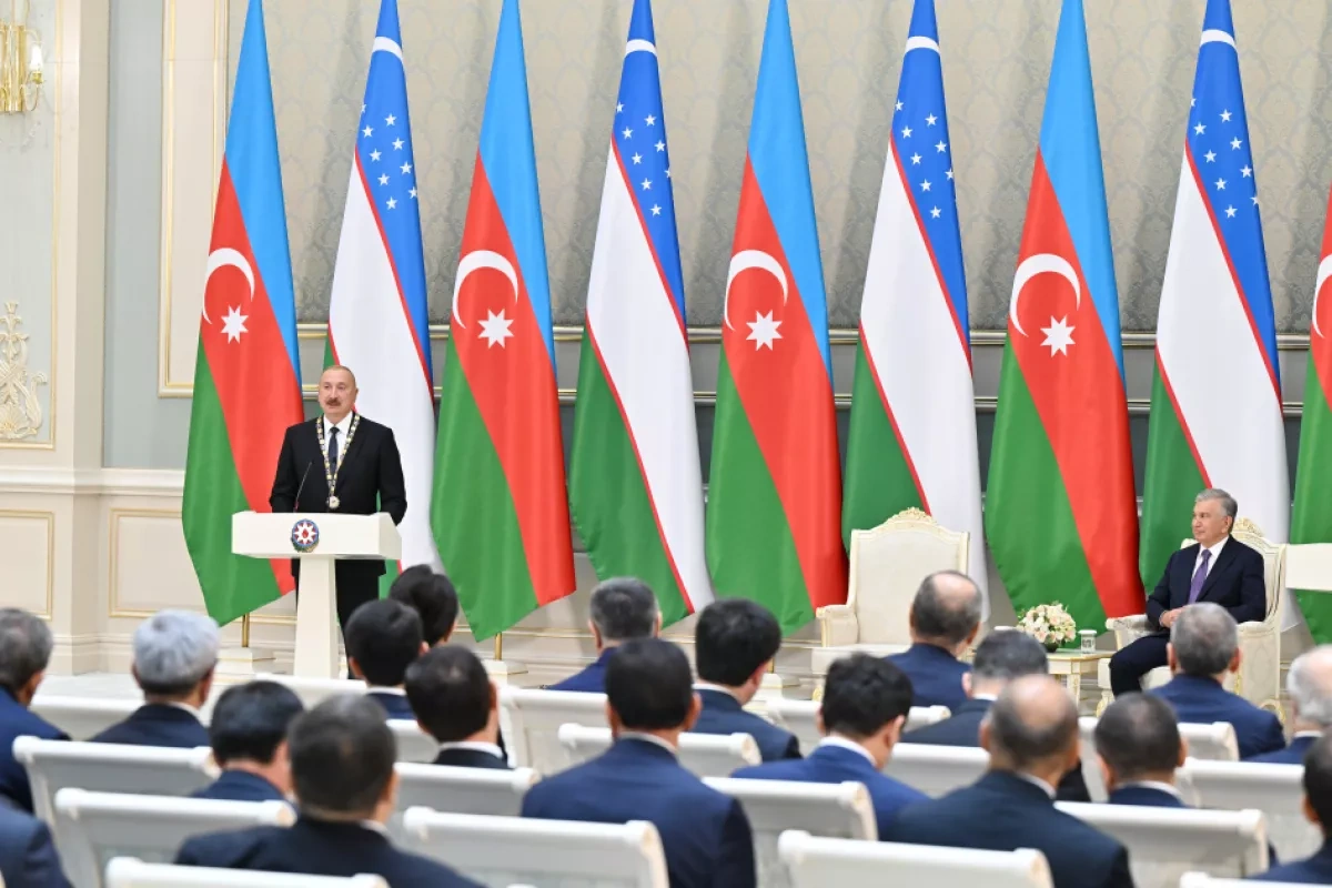 Aliyev and Mirziyoyev exchange highest state honors in Tashkent PHOTO