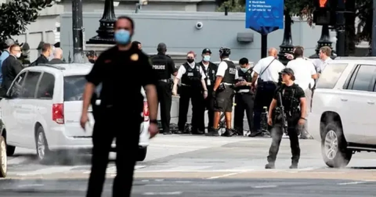 Man detained near White House after demanding meeting with Trump