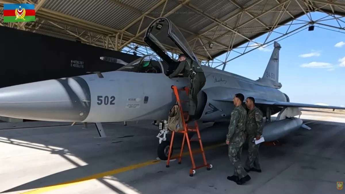 Azerbaijan shows off newly inducted JF-17 Thunder fighters PHOTO