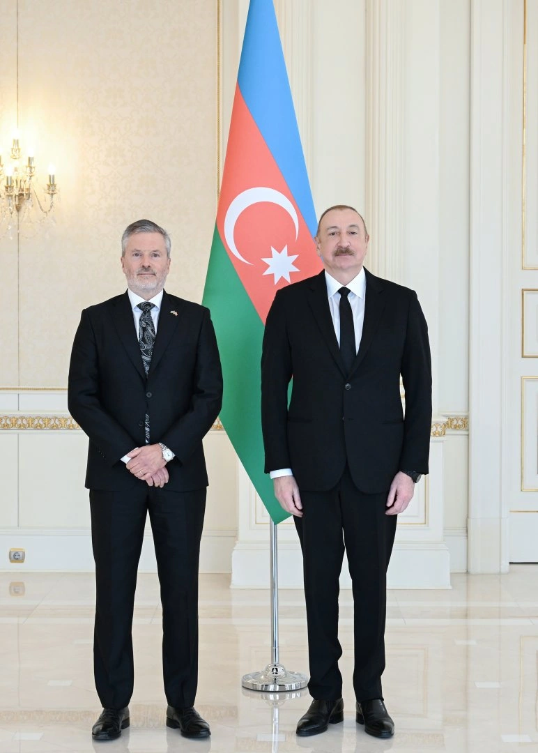 President Ilham Aliyev accepts credentials of Norway's newly appointed ambassador (PHOTO)