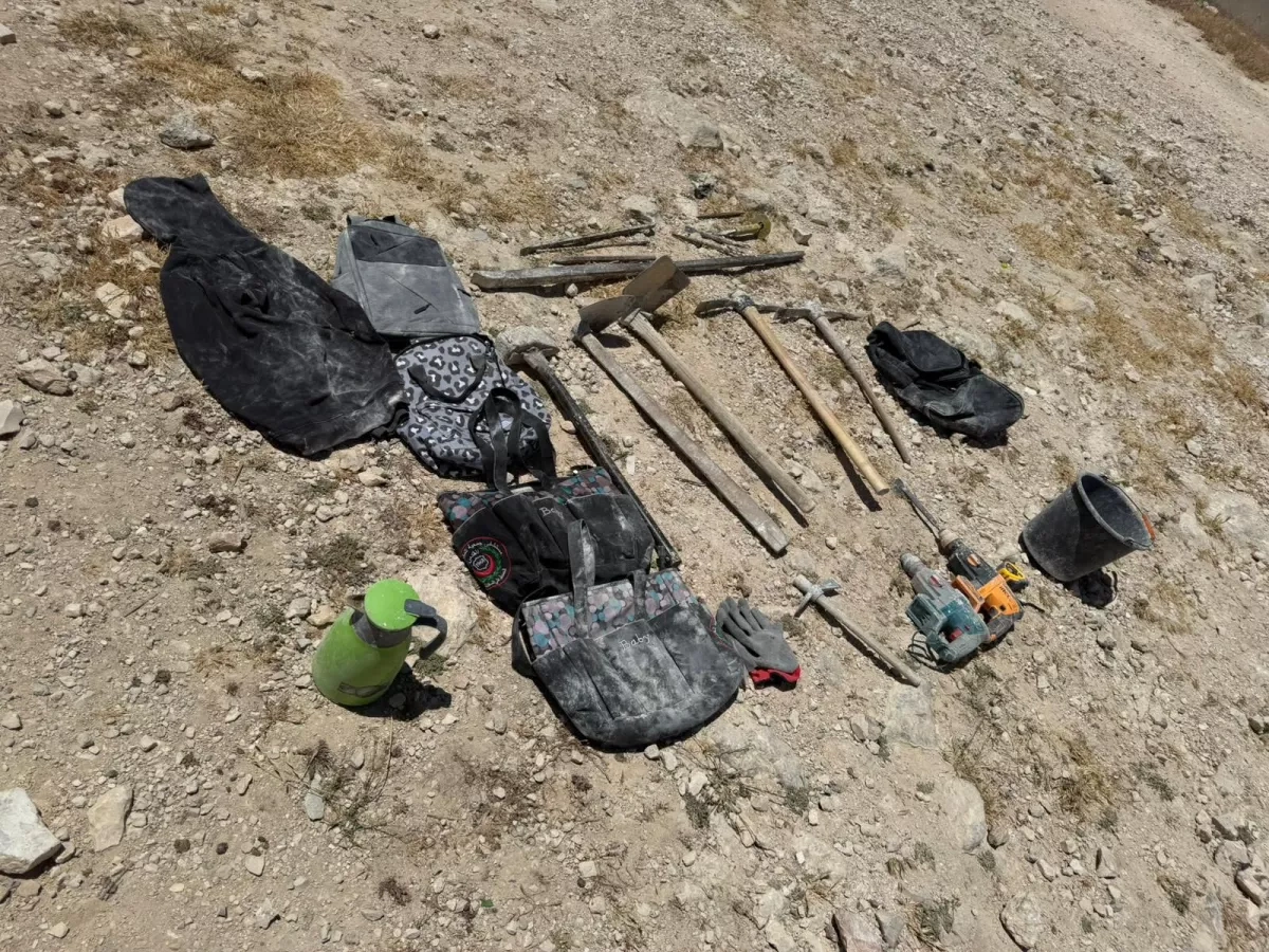 Israeli authorities discover tunnel near Jerusalem checkpoint PHOTO