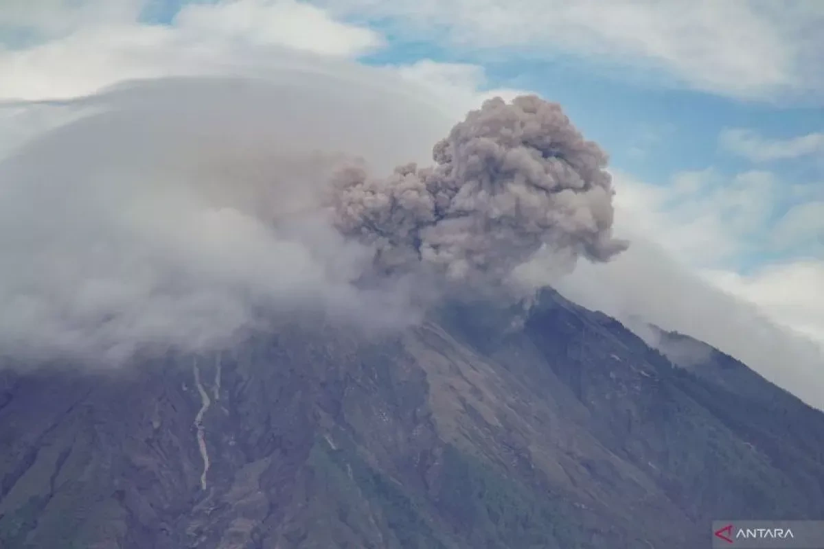 Indonesian volcano Semeru erupts, ash reaches 3,000 metres PHOTO