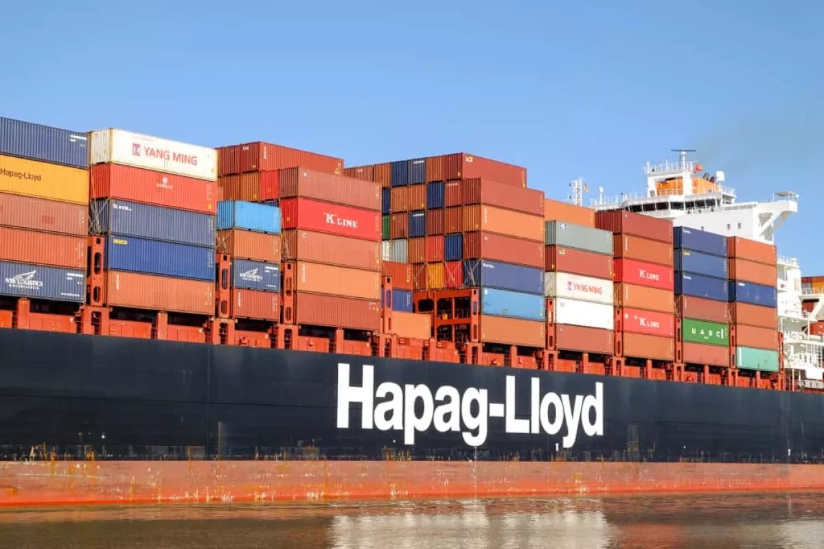 Shrapnel hits Hapag-Lloyd container ship in Hormuz Strait