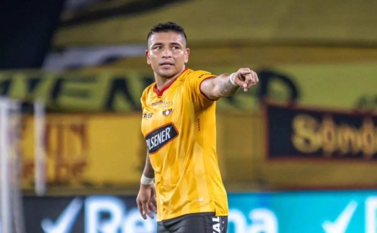 Ecuadorian “Barcelona" footballer killed with wife in shooting