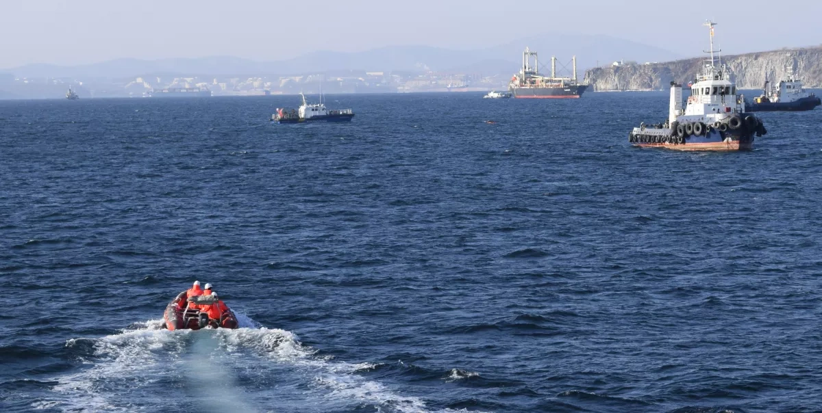 Boat capsizes in English Channel: four rescued
