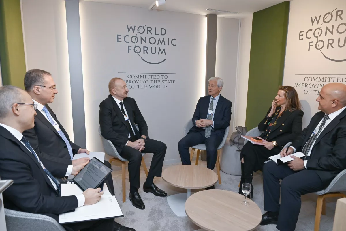 President Aliyev, J.P.Morgan CEO discuss long-term cooperation in Davos PHOTO