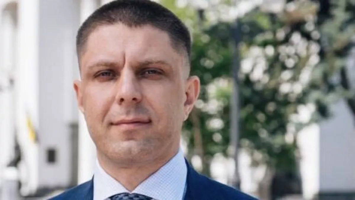Tymoshenko on trial: bail, bribes, and braids A political spectacle in wartime Ukraine